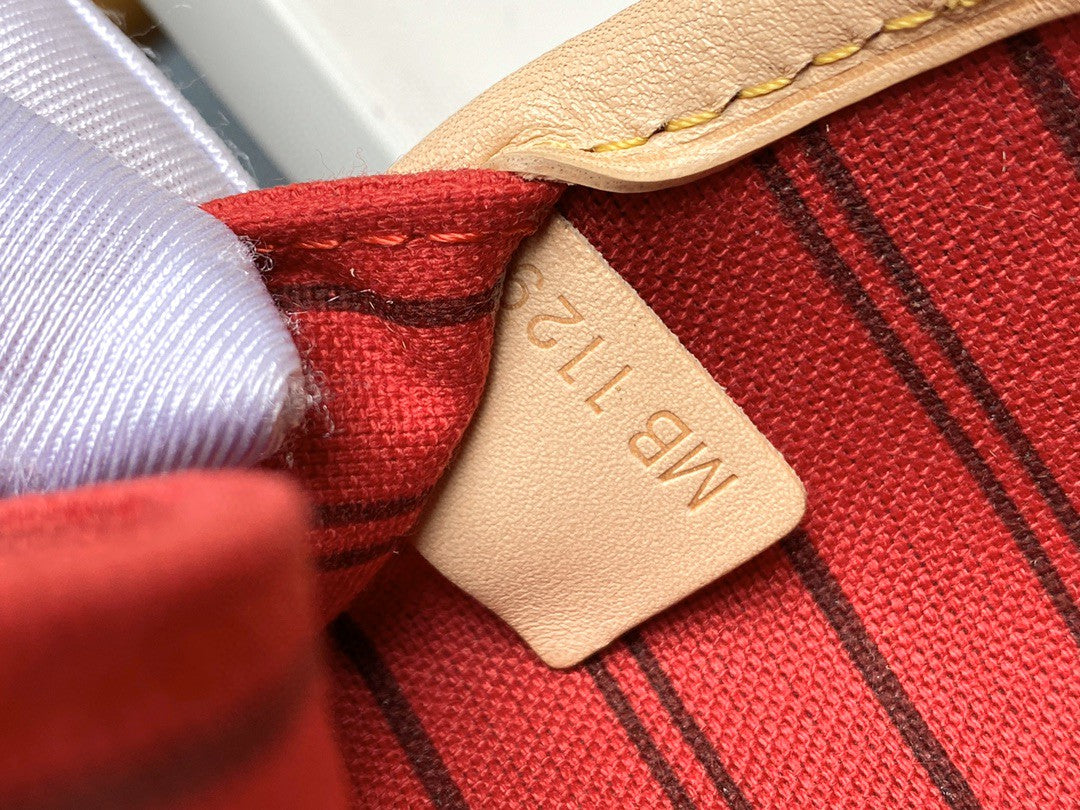 ** Elegant Duty-Free M41177 Handbag with Cherry Red Lining
**