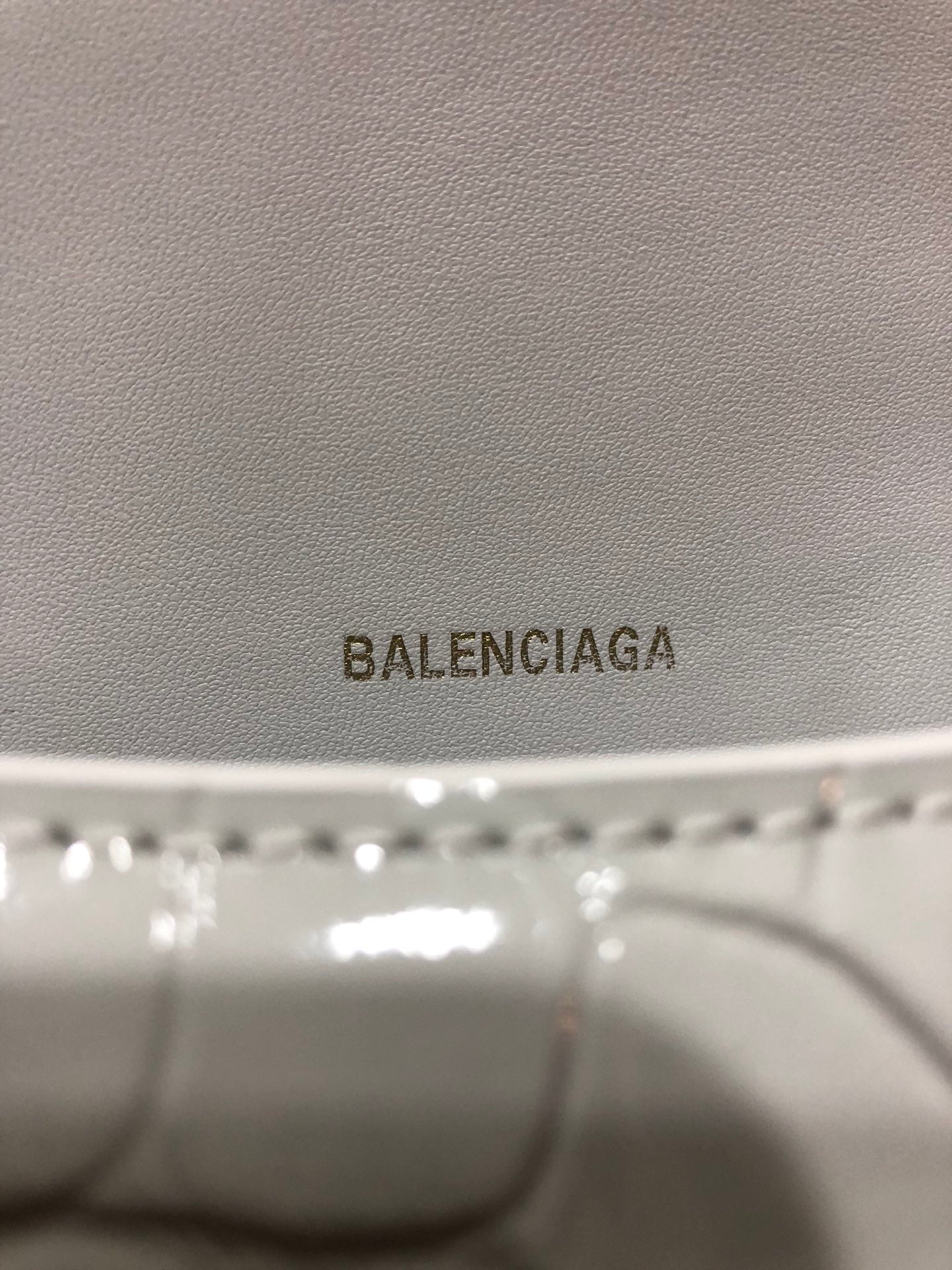 ** Luxury Crocodile White Gold Hourglass Bag - Balenciaga Inspired
**