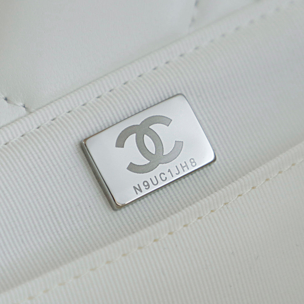 ** Handwoven Raffia & Rattan Bag - Summer-Ready Accessory
**