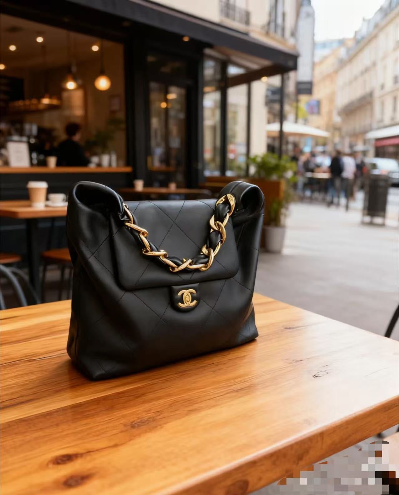 ** Luxury 25K Hobo Bag - Oversized Leather Shoulder Bag with Gold Chain
**