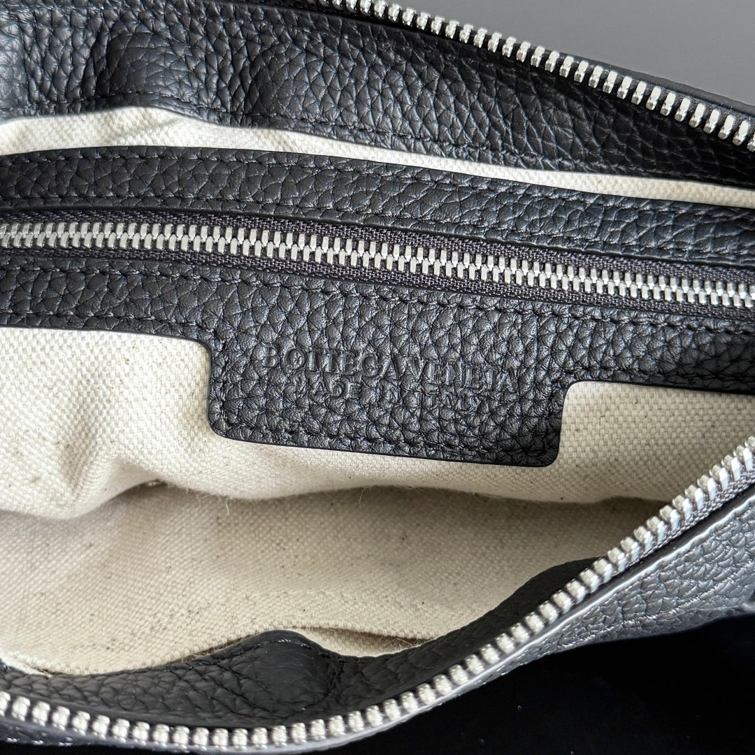 ** Bottega Veneta 2025 Diago Zipper Backpack - Luxury Calfskin Crossbody Bag

**