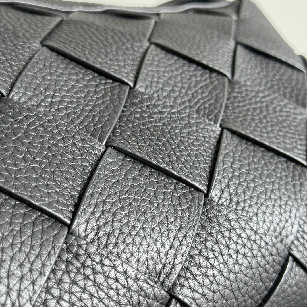 ** Bottega Veneta 2025 Diago Zipper Backpack - Luxury Calfskin Crossbody Bag

**