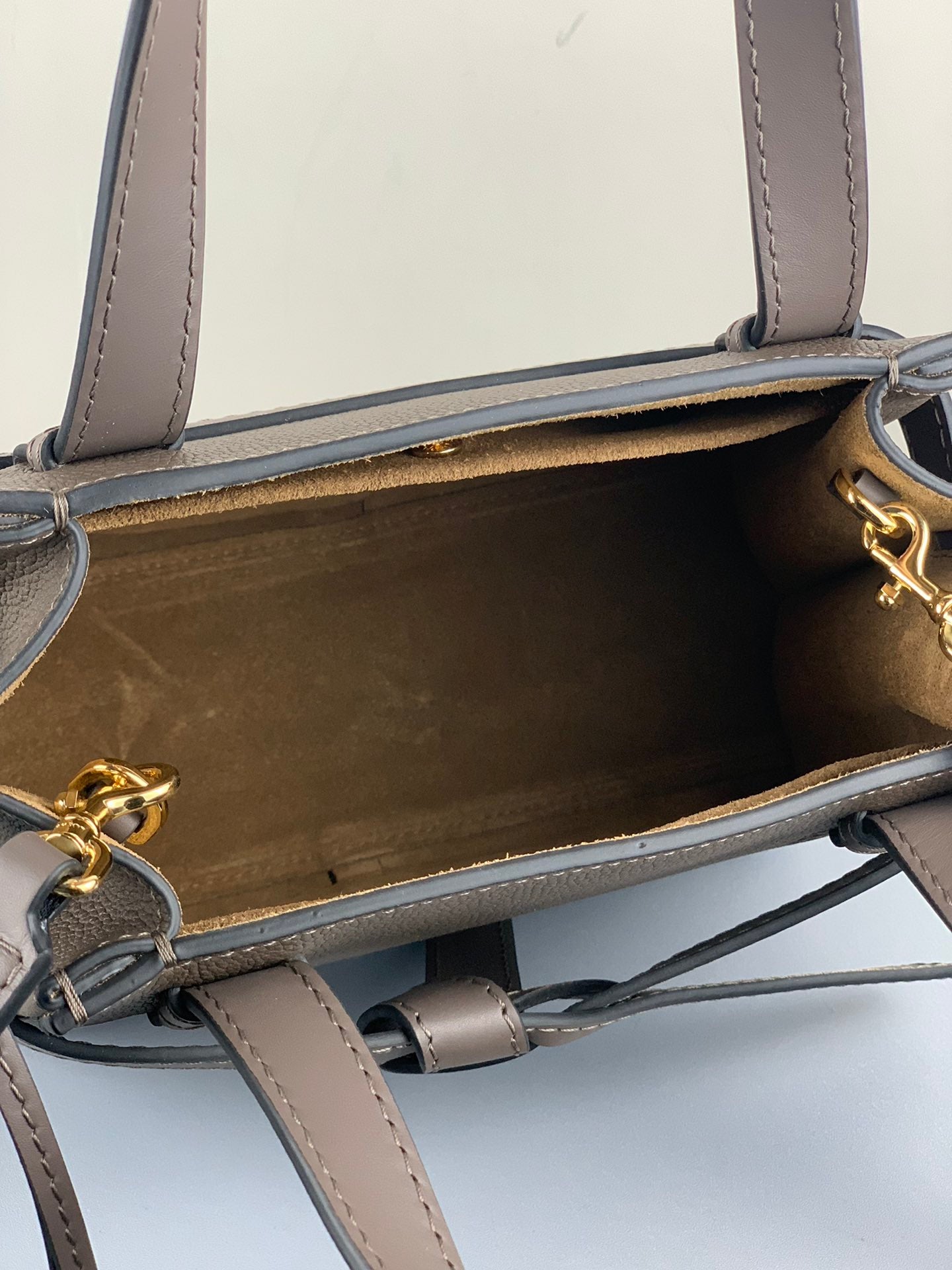 ** Loewe Gate Mini Bag - Genuine Calf Leather, Stylish and Functional

**