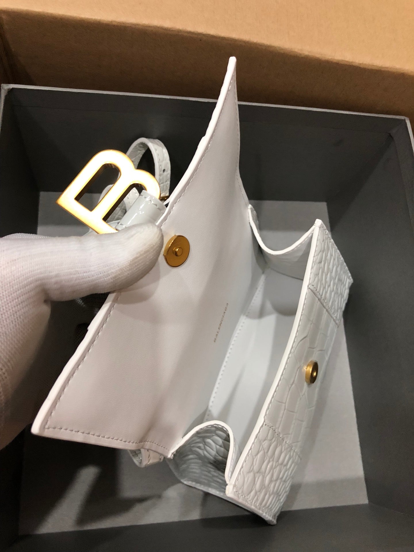 ** Luxury Crocodile White Gold Hourglass Bag - Balenciaga Inspired

**