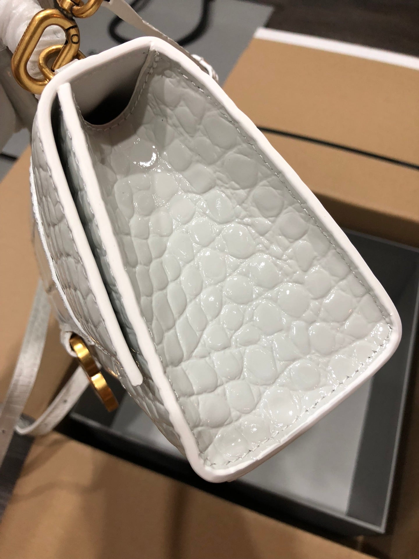 ** Luxury Crocodile White Gold Hourglass Bag - Balenciaga Inspired

**