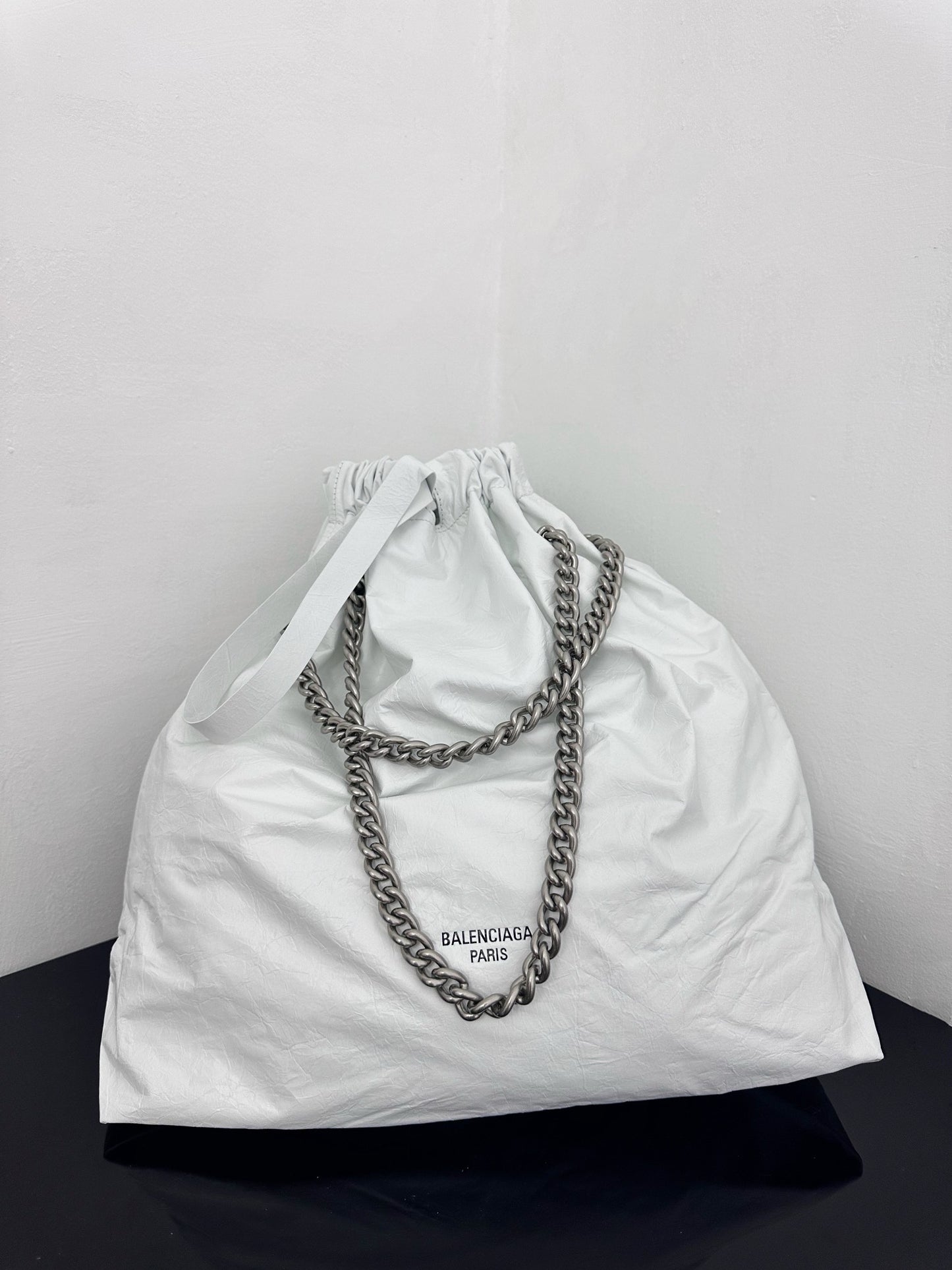 ** Balenciaga Crush Tote Bag - Elegant Pleated White Large Capacity

**