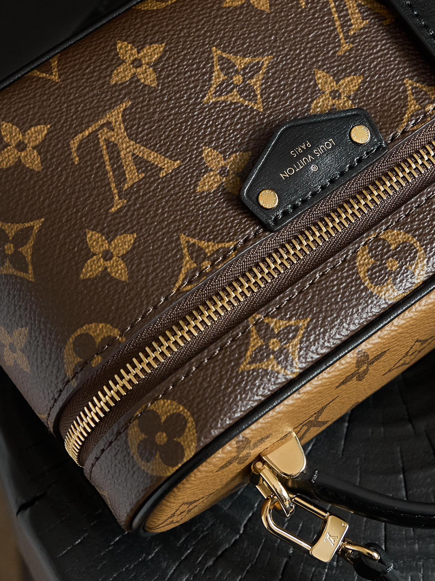 ** Authentic Vanity Chain Pouch Handbag - Italian Craftsmanship

**