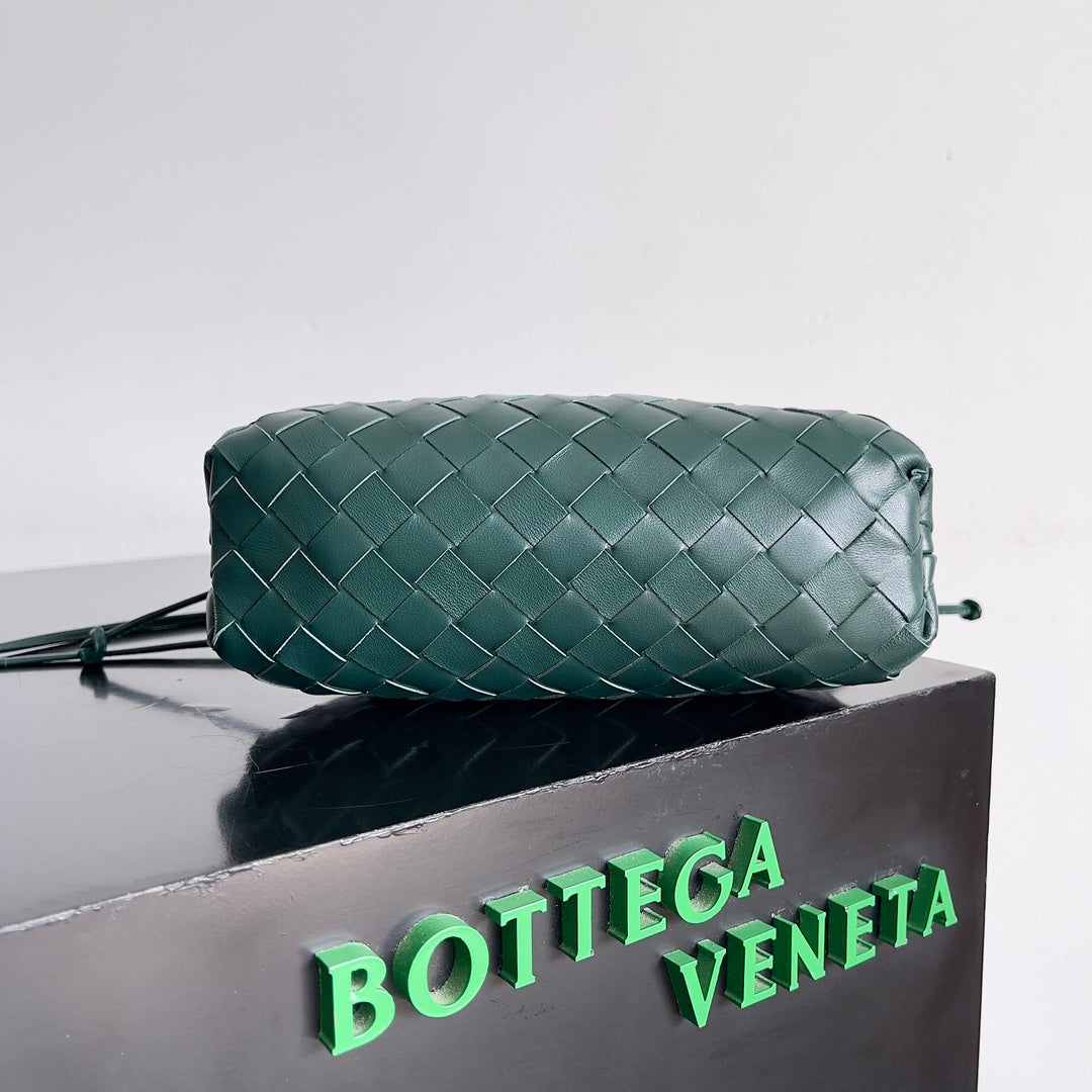 ** Bottega Veneta Emerald Green Pouch - Small Sheepskin Bag

**
