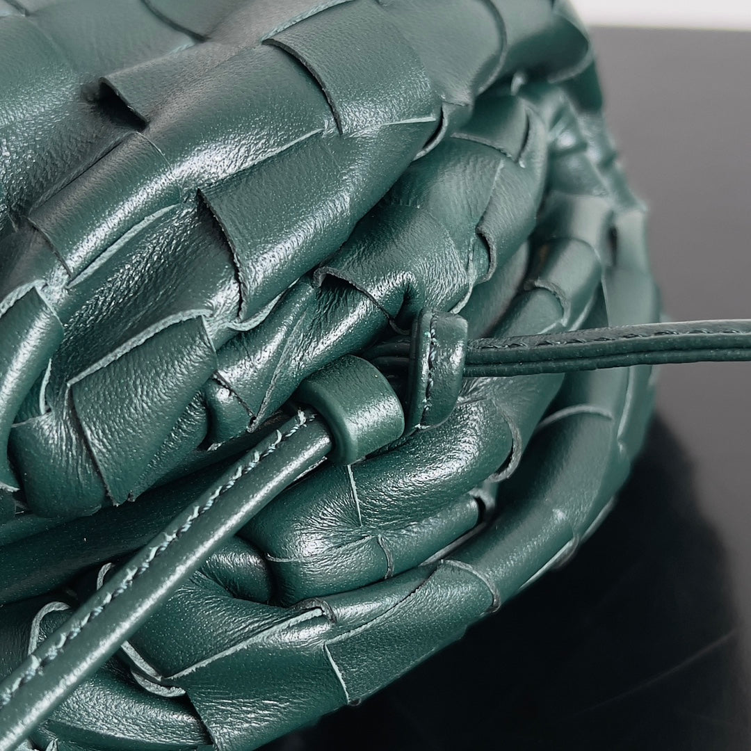 ** Bottega Veneta Emerald Green Pouch - Small Sheepskin Bag

**