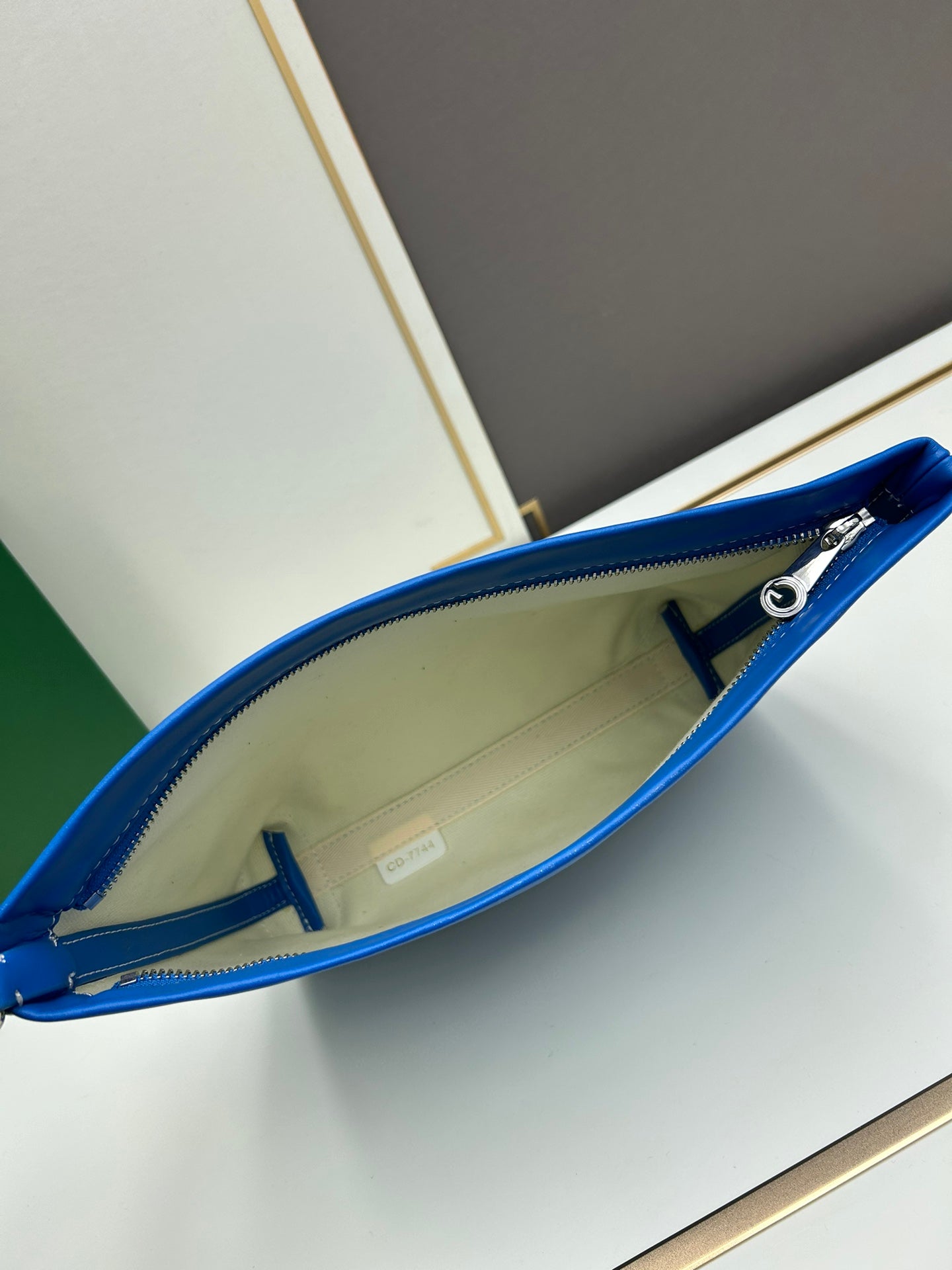 ** Goyard Conti Clutch Bag - Stylish & Practical Essentials

**