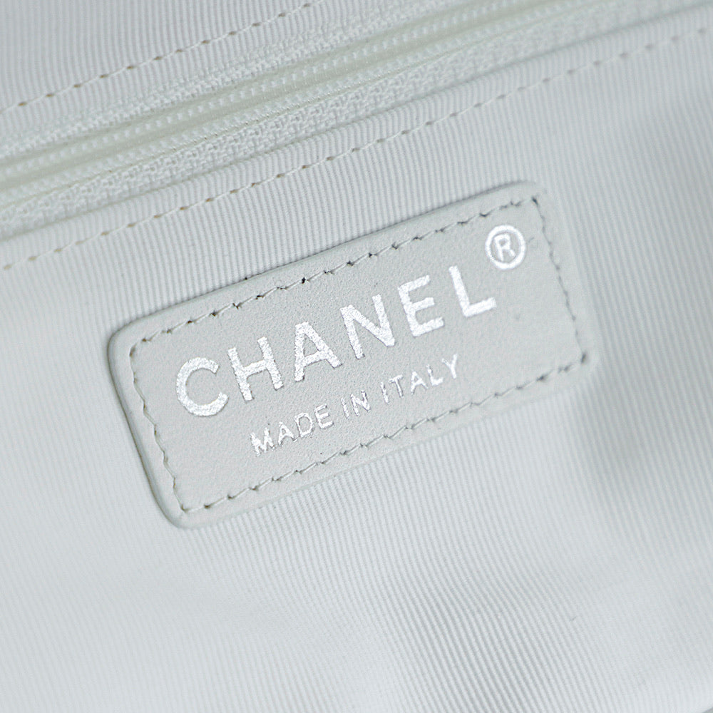 ** Handwoven Raffia & Rattan Bag - Summer-Ready Accessory

**