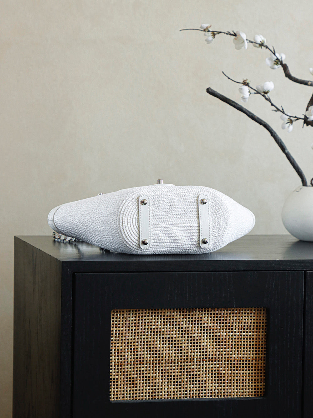 ** Handwoven Raffia & Rattan Bag - Summer-Ready Accessory

**