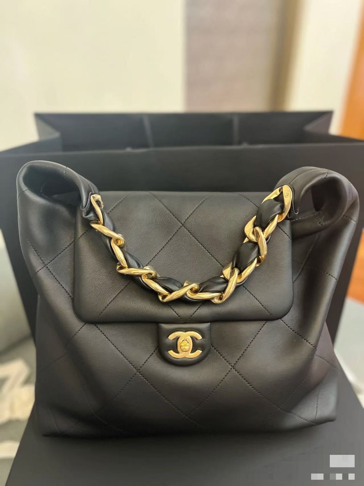 ** Luxury 25K Hobo Bag - Oversized Leather Shoulder Bag with Gold Chain

**