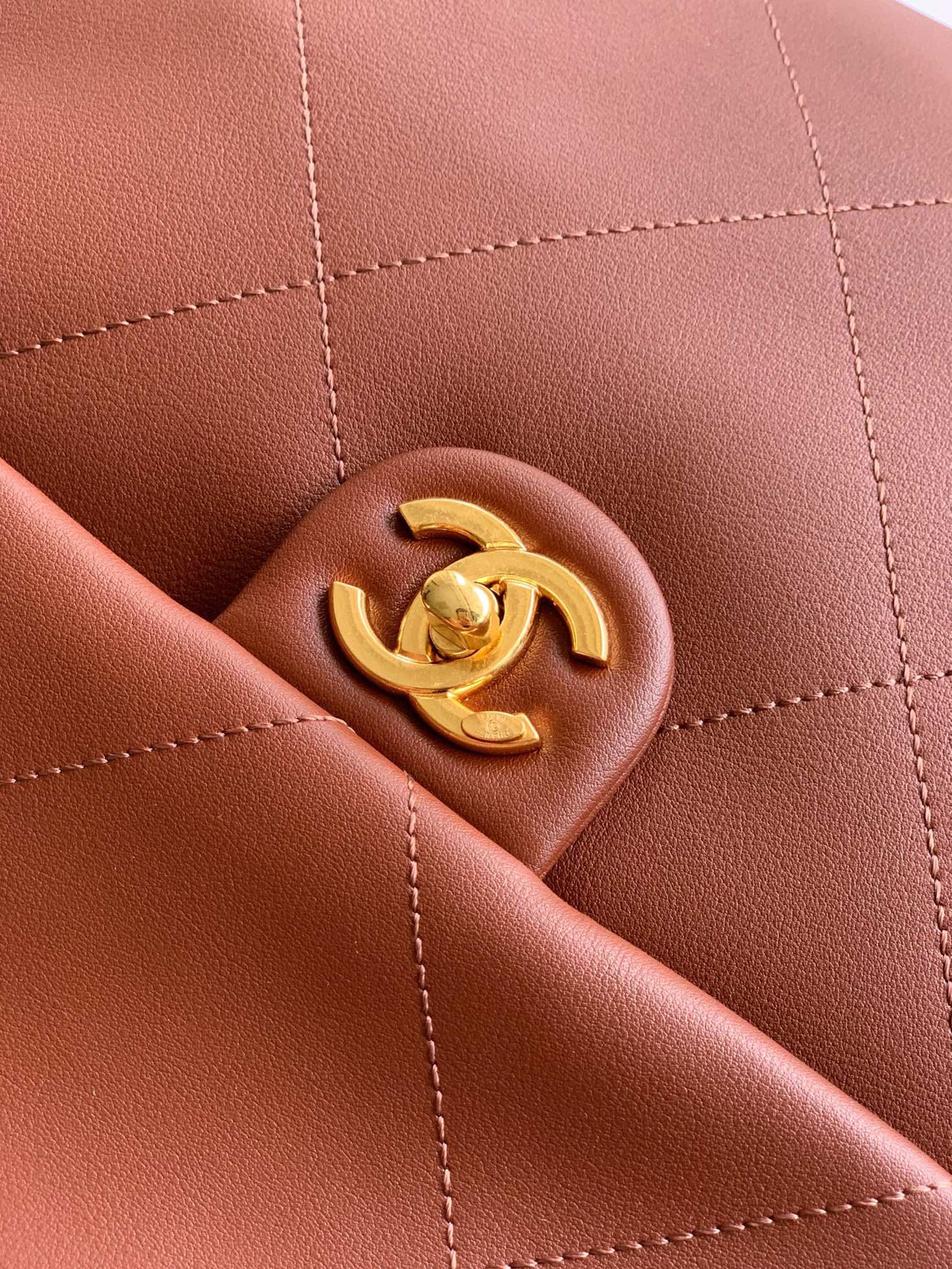 ** Burgundy Leather Hobo Bag with Gold Chain - Stylish & Versatile

**