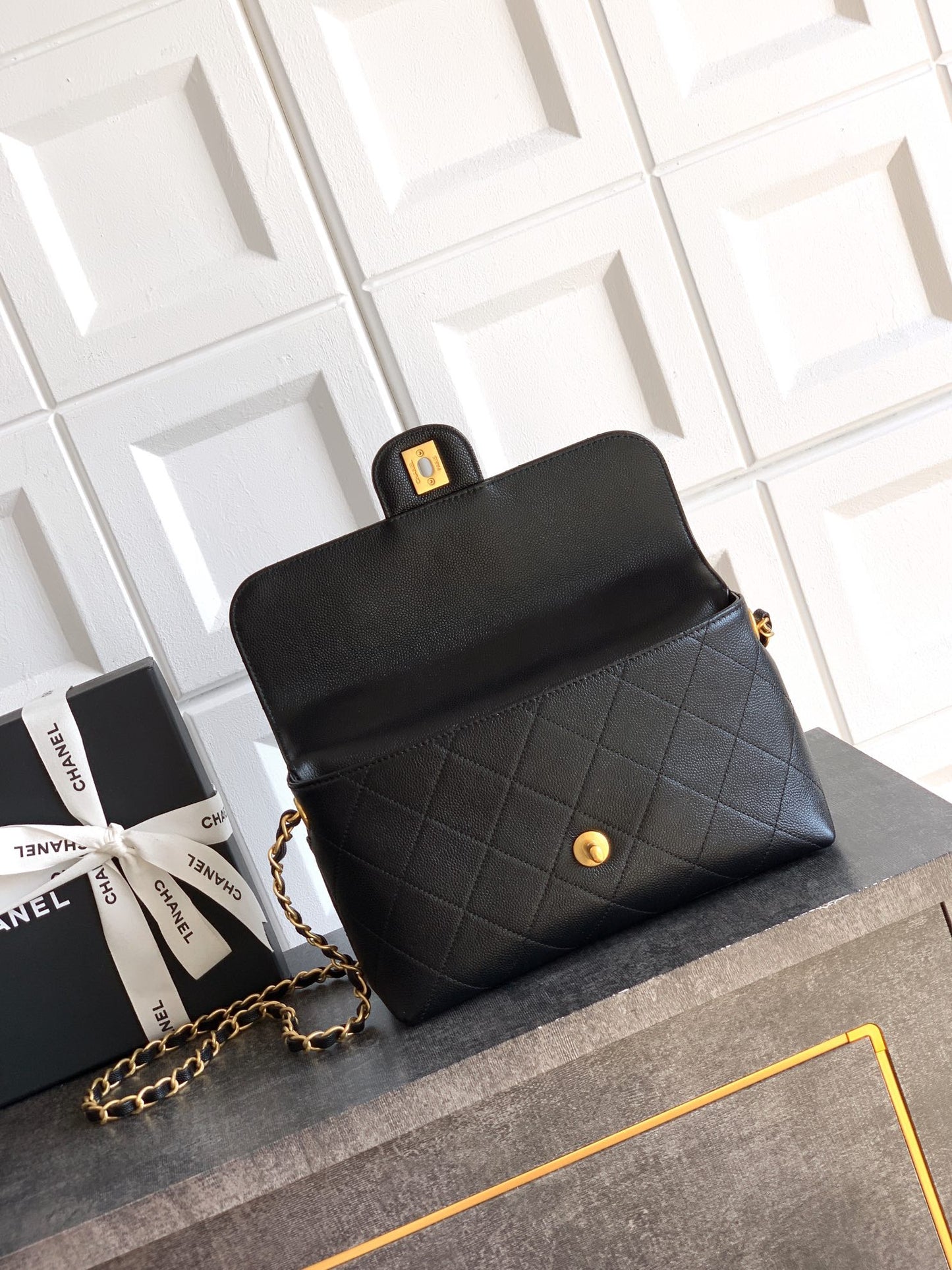 "Luxury Caviar Cowhide Flap Bag - Limited Edition | 25cm"