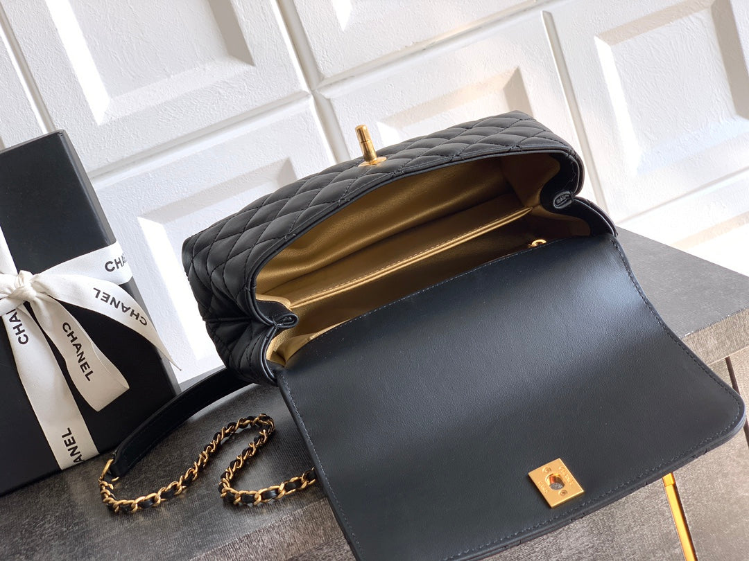 ** Elegant 23cm Golden Ring Bag with Diamond Handle

**