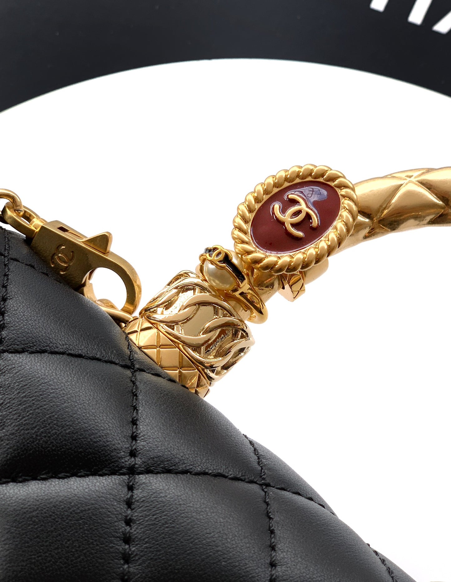 ** Elegant 23cm Golden Ring Bag with Diamond Handle

**